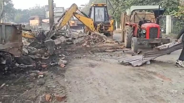 Rajasthan: गंगापुर सिटी में बुलडोजर एक्शन, 31 कियोस्क गिराए,व्यापारियों के सामने खड़ा हुआ रोजी-रोटी का संकट