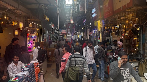 हांगकांग हादसे से हरे दिल्लीवालों के जख्म, भागीरथ पैलेस आग में 120 दुकानें हुई थीं खाक, न मुआवजा मिला न मदद