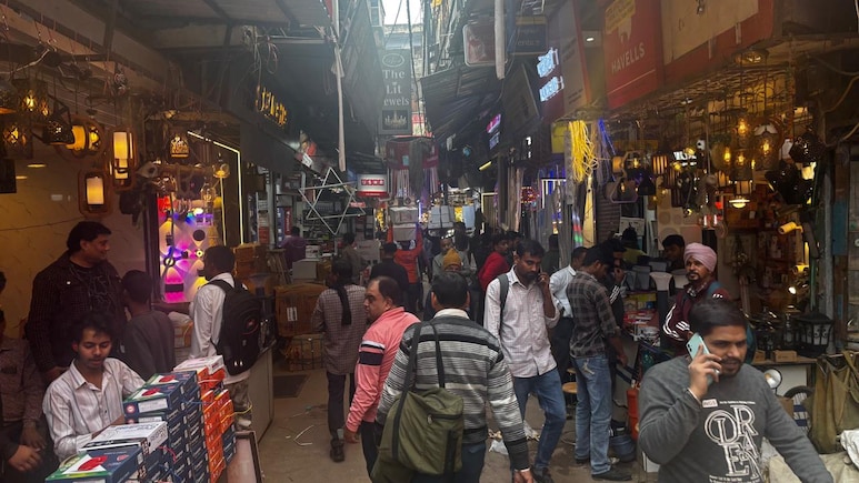 हांगकांग हादसे से हरे दिल्लीवालों के जख्म, भागीरथ पैलेस आग में 120 दुकानें हुई थीं खाक, न मुआवजा मिला न मदद