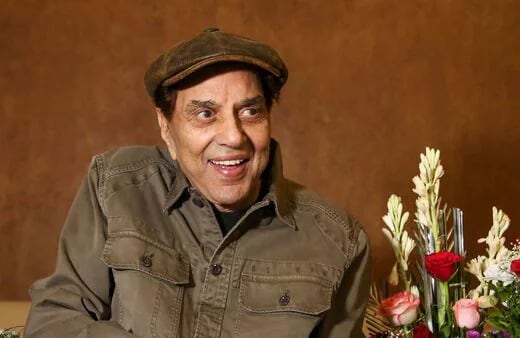 Dharmendra Health News Live Updates: धर्मेंद्र की सेहत पर हेमा मालिनी बोलीं-  सब ऊपर वाले के हाथ में...