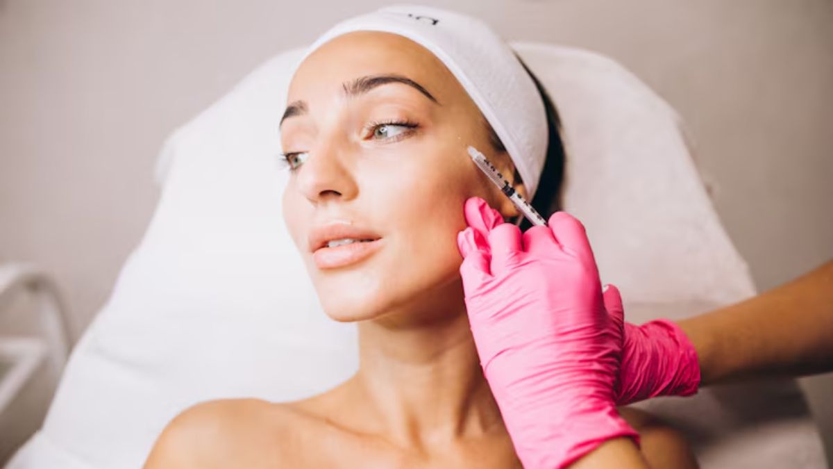 Online Dating Is Influencing Women To Opt For Cosmetic Surgery, Reveals A Study