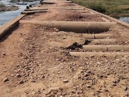 जर्जर रपटा पुल बना मुसीबत: 7 साल से मरम्मत का इंतज़ार, परेशान ग्रामीणों ने लगाई मदद की गुहार