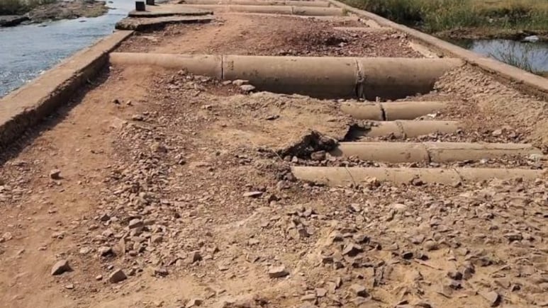 जर्जर रपटा पुल बना मुसीबत: 7 साल से मरम्मत का इंतज़ार, परेशान ग्रामीणों ने लगाई मदद की गुहार