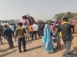 Chhattisgarh Road Accident:  रायगढ़-बिलासपुर हाइवे पर पलटी यात्री बस; एक की मौत, 11 लोग गंभीर घायल