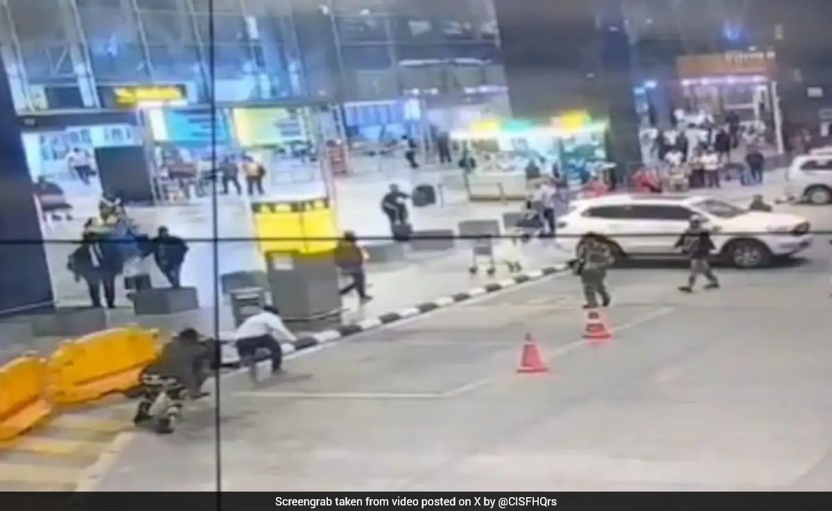 Video: Man Carrying Knife Attacks Taxi Drivers At Bengaluru Airport