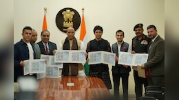 रक्षा मंत्री राजनाथ सिंह ने किया '120 बहादुर' का &lsquo;माई स्टैम्प&rsquo; लॉन्च, दी वीरों को श्रद्धांजलि