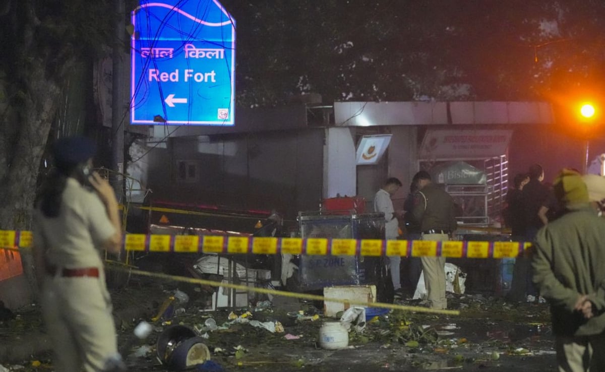 "Thorough Probe": Home Minister Amit Shah Heads To Delhi Red Fort Blast Site