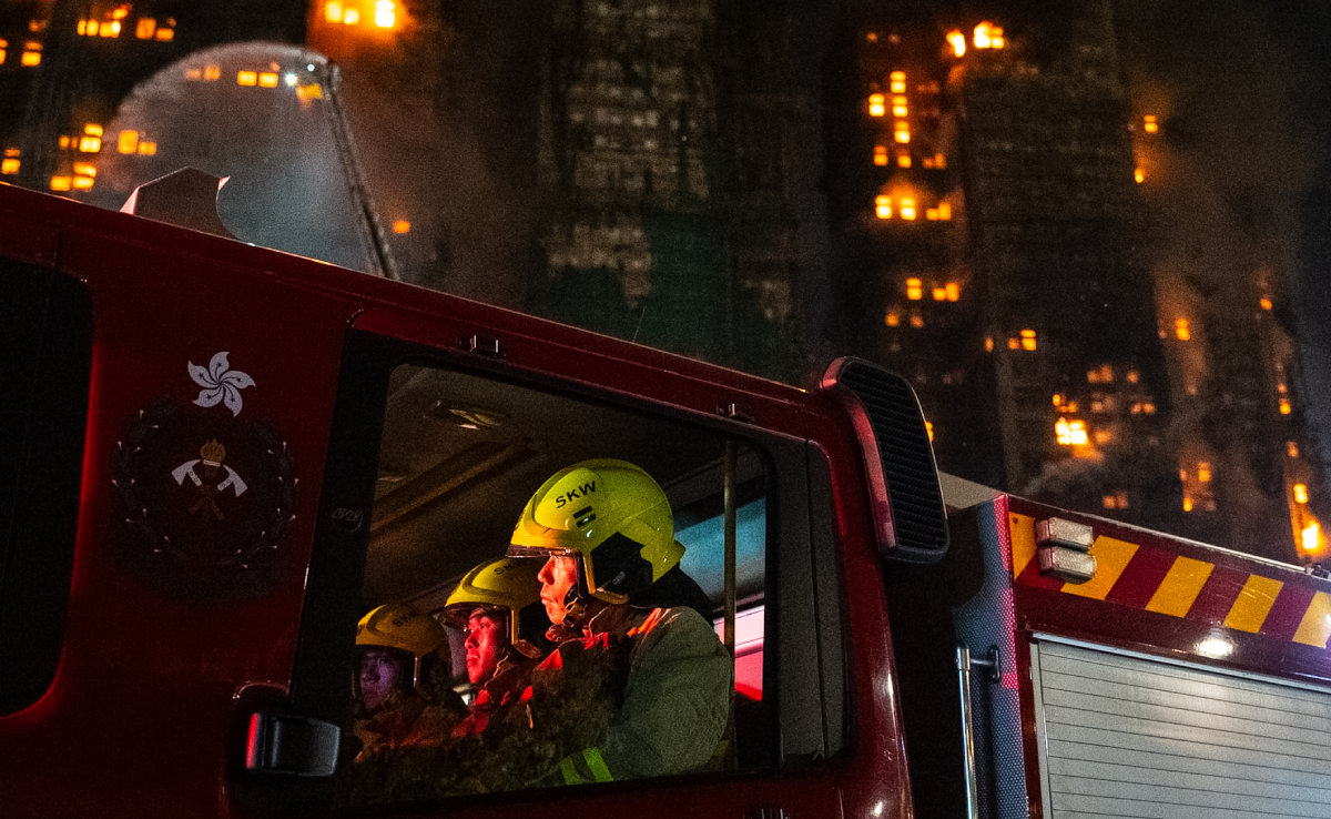 Hong Kong: दर्दनाक हादसे के बाद 3 लोग गिरफ्तार, बिल्डिंग में रहते थे ज्‍यादातर बुजुर्ग 