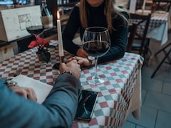 First Date Tips: क्रश के साथ पहली डेट? इन बातों का जरूर रखें ध्यान