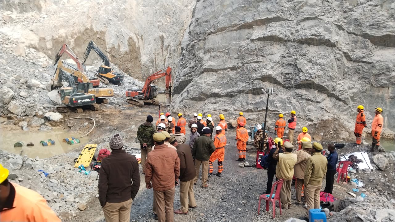 Fatal Stone Quarry Collapse in Sonbhadra: Ongoing Rescue Efforts as Multiple Workers Remain Trapped