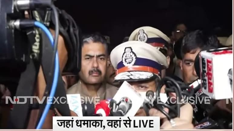 धीमी गति की कार आकर रुकी और धमाका हुआ, लाल किला धमाके पर दिल्ली पुलिस कमिश्नर ने क्या-क्या कहा