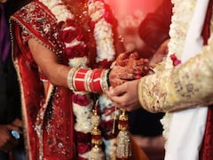 शादी के बाद सात दिन तक कपड़े नहीं पहनती है दुल्हन, भारत के इस गांव में है ये अजीब परंपरा