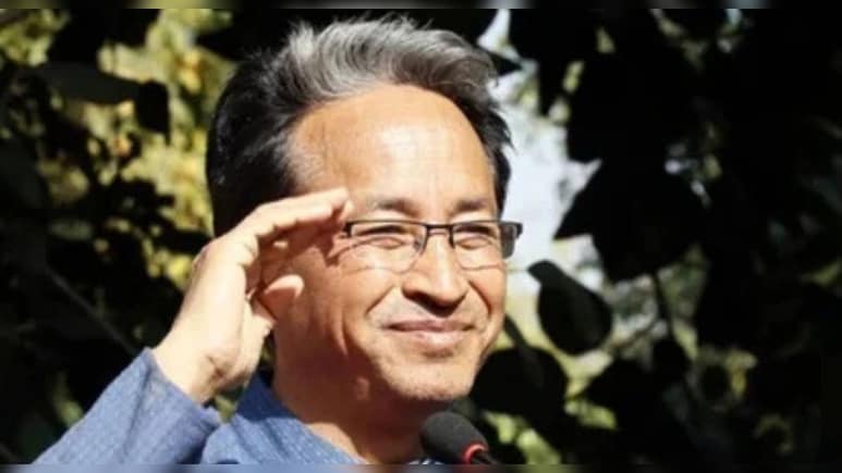 सोनम वांगचुक से उनके वकील ने की मुलाकात, बाहर के खबरों के बारे में पूछा सोनम वांगचुक से उनके वकील ने की मुलाकात, बाहर के खबरों के बारे में पूछा