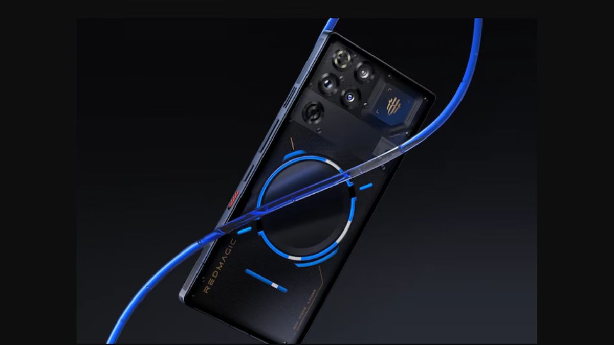 Le Red Magic 11 Pro, doté d' une batterie légèrement plus petite et d'un processeur Snapdragon Elite Gen 5 , a été commercialisé dans le monde entier.