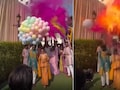 हल्दी रस्म में एंट्री के दौरान दूल्हा-दुल्हन के सिर पर फटे हाइड्रोजन गुब्बारे, दोनों बुरी तरह झुलसे, मचा बवाल