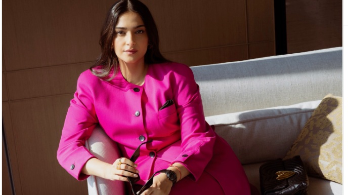 सोनम कपूर ने अनाउंस की दूसरी प्रेगनेंसी, तस्वीरों में बेबी बंप दिखाया और लिखा- MOTHER