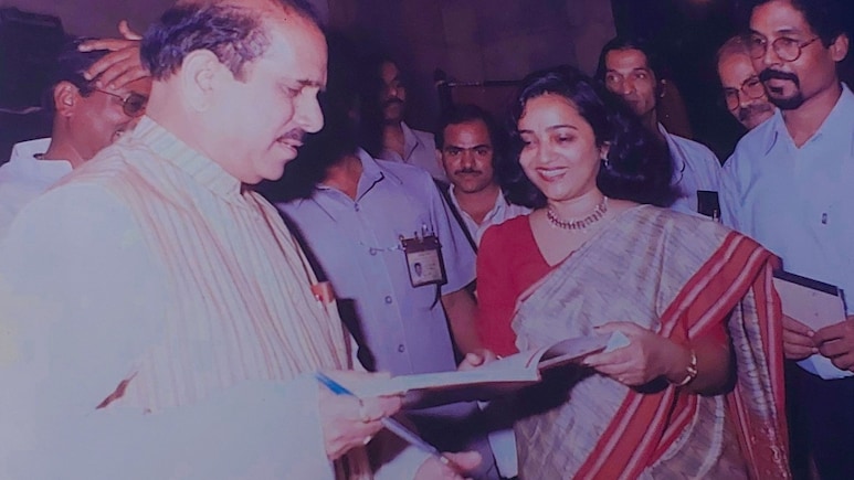 Trending News : मंत्रालयात काम करताना झाला छळ! 'दामिनी' मालिकेच्या लेखिकेचा धक्कादायक खुलासा, कारणही सांगितलं