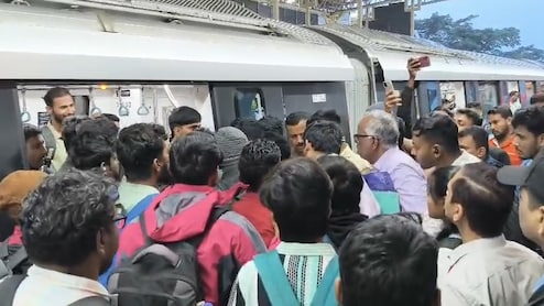 Video: Commuters Block Bengaluru Yellow Line Metro For 35 Minutes Over Delays