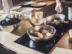 Induction Cooktop Under 2000: ये हैं बेस्ट फीचर्स वाले इंडक्शन जो खाना पकाना बनाएं आसान, तेज़ और सुरक्षित