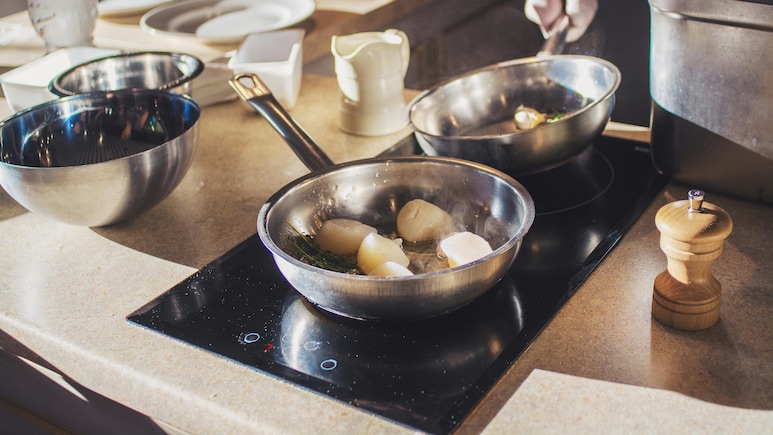 Induction Cooktop Under 2000: ये हैं बेस्ट फीचर्स वाले इंडक्शन जो खाना पकाना बनाएं आसान, तेज़ और सुरक्षित Induction Cooktop Under 2000: ये हैं बेस्ट फीचर्स वाले इंडक्शन जो खाना पकाना बनाएं आसान, तेज़ और सुरक्षित