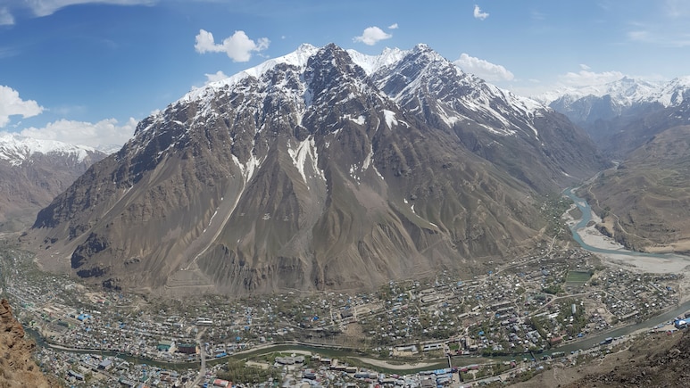 This Mountain Is Known As The Roof Of The World - How To Reach, Things To Do There