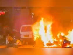 Delhi Car Blast Took Place At 6.52 pm, Car Was Moving Slowly Near Red Light