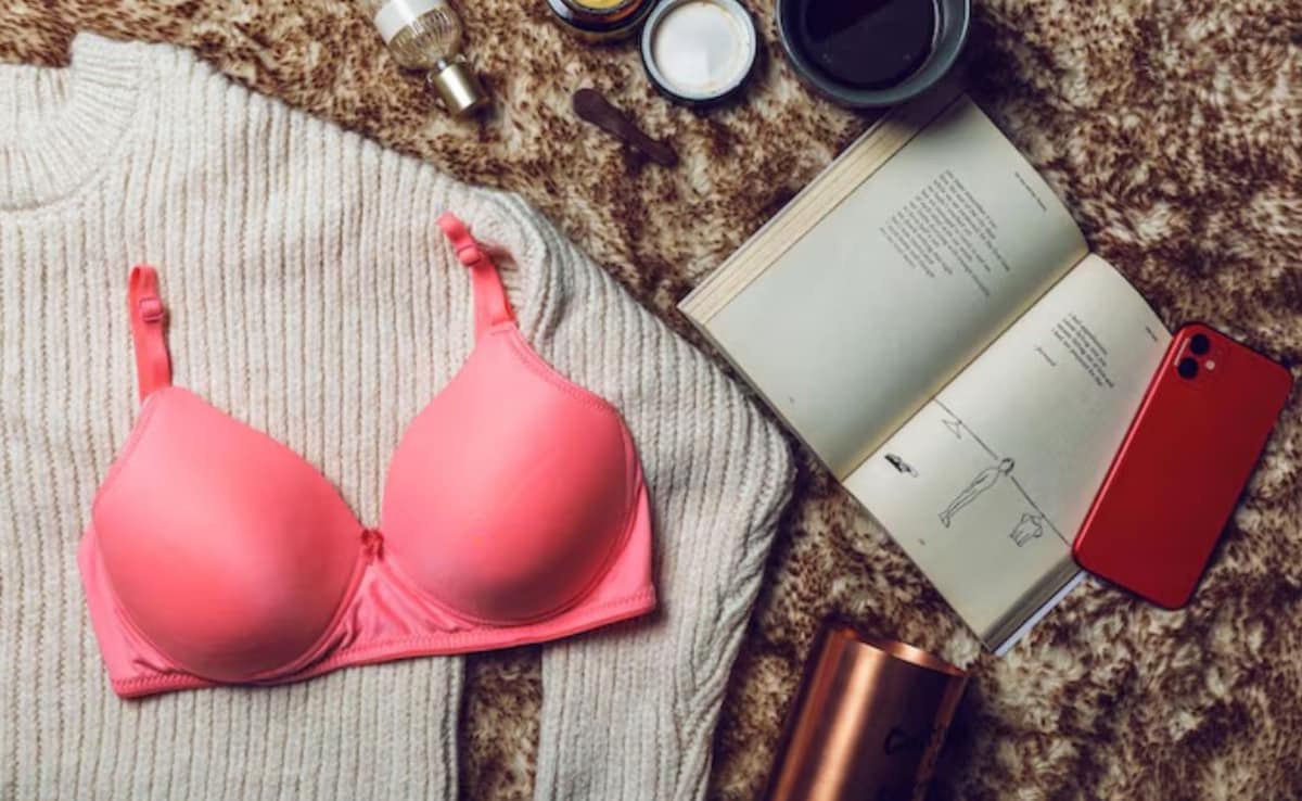 Handwashing is the safest method to wash a bra. Photo: Freepik Handwashing is the safest method to wash a bra. Photo: Freepik