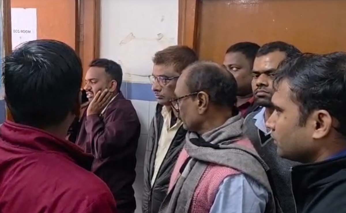 पति को नक्सलियों ने मारा तो पत्नी को 'रफ्तार' ने निगल लिया, बेटे की आंखों के सामने हुई मां की मौत