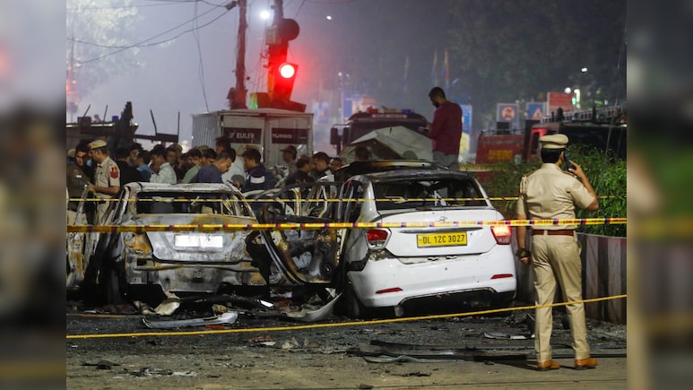 कश्मीर से फरीदाबाद और दिल्ली से सूरत- सोमवार को एक साथ चार शहरों में दहशत के निशान