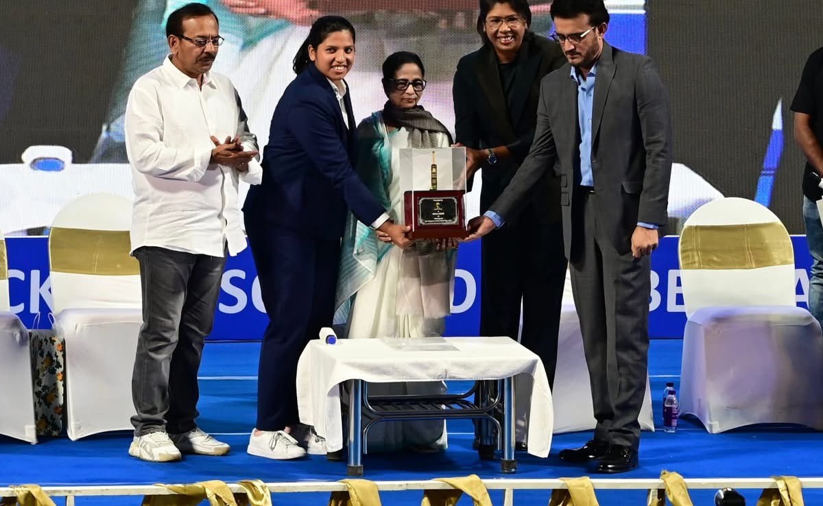 Richa Ghosh Honoured With Banga Bhushan, DSP Post And Rs 34-Lakh Reward