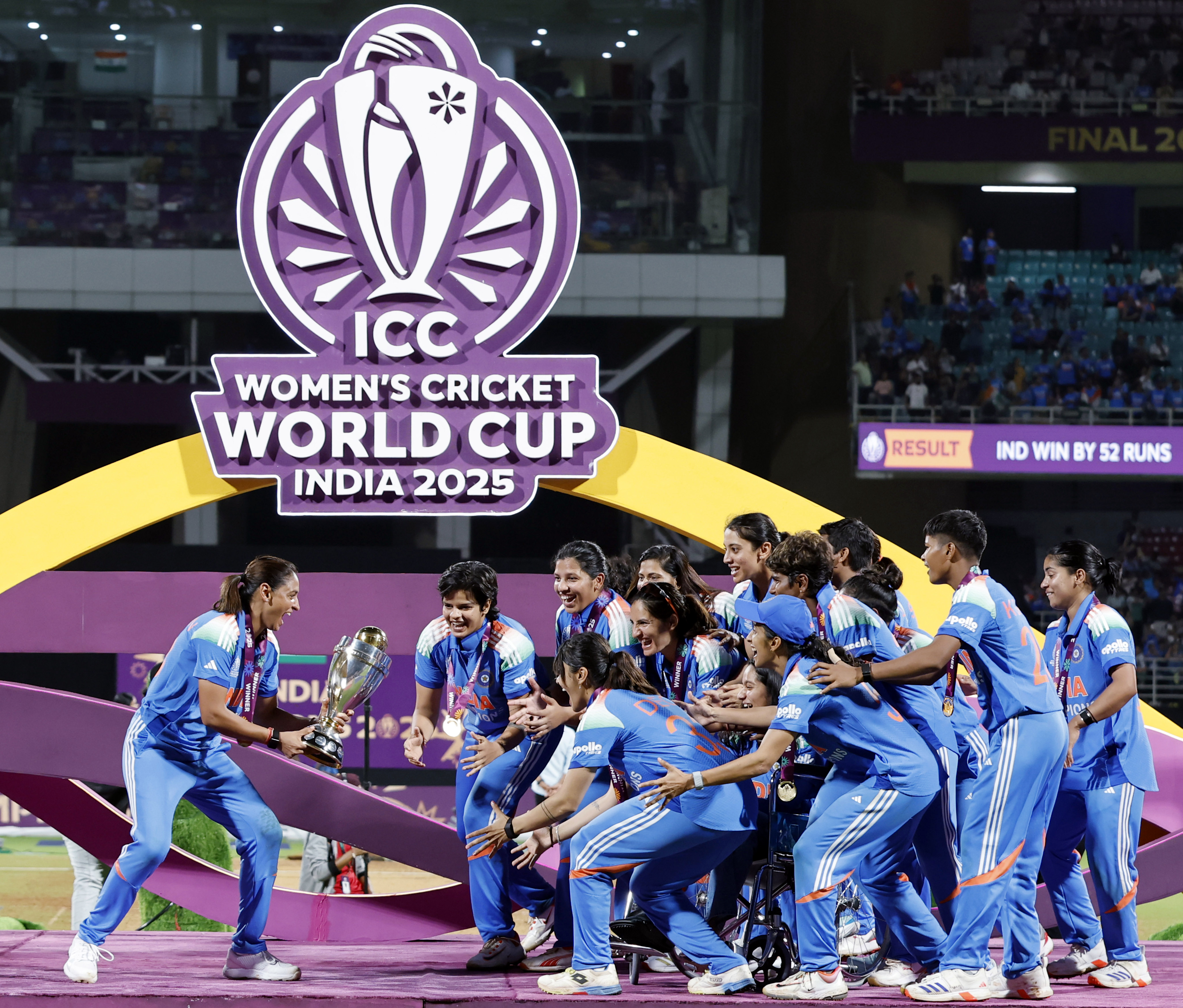  Women World Cup 2025 : भारत की बेटियों की जीत पर देखिए, जगह-जगह कैसे मनाया जा रहा है ऐतिहासिक जश्न