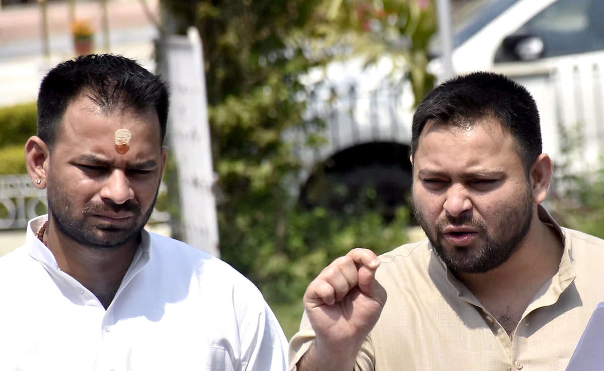 Bihar Election 2025 Result : तेजस्वी ने बनाई बढ़त, महुआ में तेजप्रताप पिछड़े, आपसी लड़ाई ने किया खेल खराब?