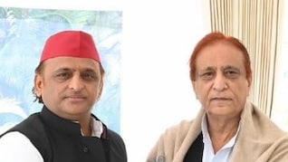 न जाने कितनी यादें संग ले आए... आजम आए घर तो अखिलेश यादव ने कही दिल की बात