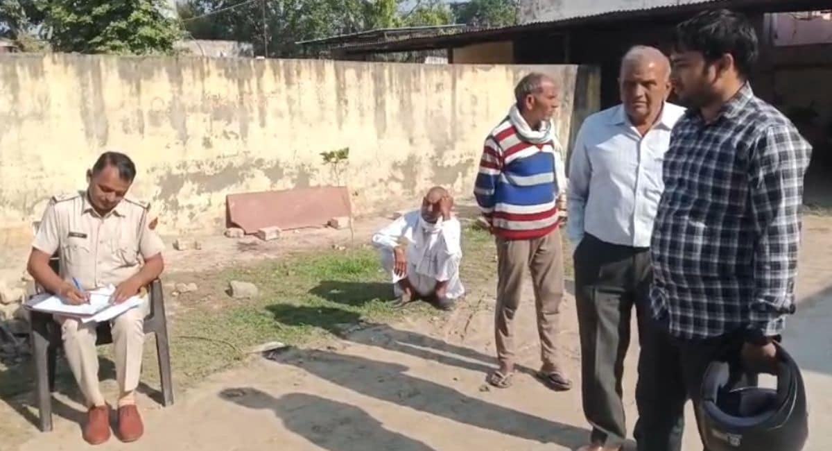 शव को पोस्टमार्टम के लिए भेजा गया है. शव को पोस्टमार्टम के लिए भेजा गया है.