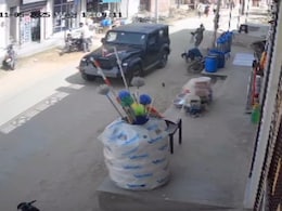 10 फीट दूर उछलकर गिरी युवती, थार ने मारी जोरदार टक्कर; जांच में जुटी पुलिस