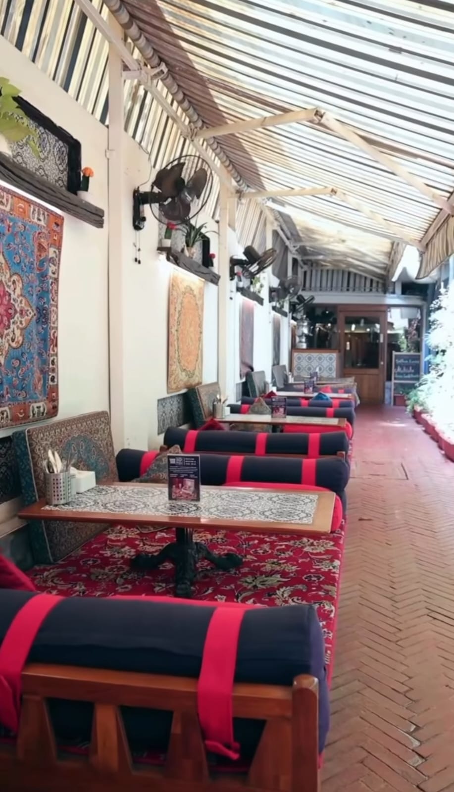 Cafe Mommyjoon: This Restaurant Features Nargis-Sunil Dutt's Book Collection
