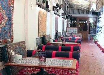 Cafe Mommyjoon: This Persian Restaurant Features Nargis-Sunil Dutt's Book Collection Cafe Mommyjoon: This Persian Restaurant Features Nargis-Sunil Dutt's Book Collection