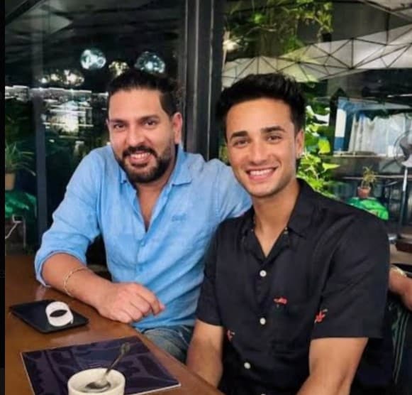 "Yeh Mar Jaayega": Yuvraj Reveals Hilarious Secret Habit Of Abhishek