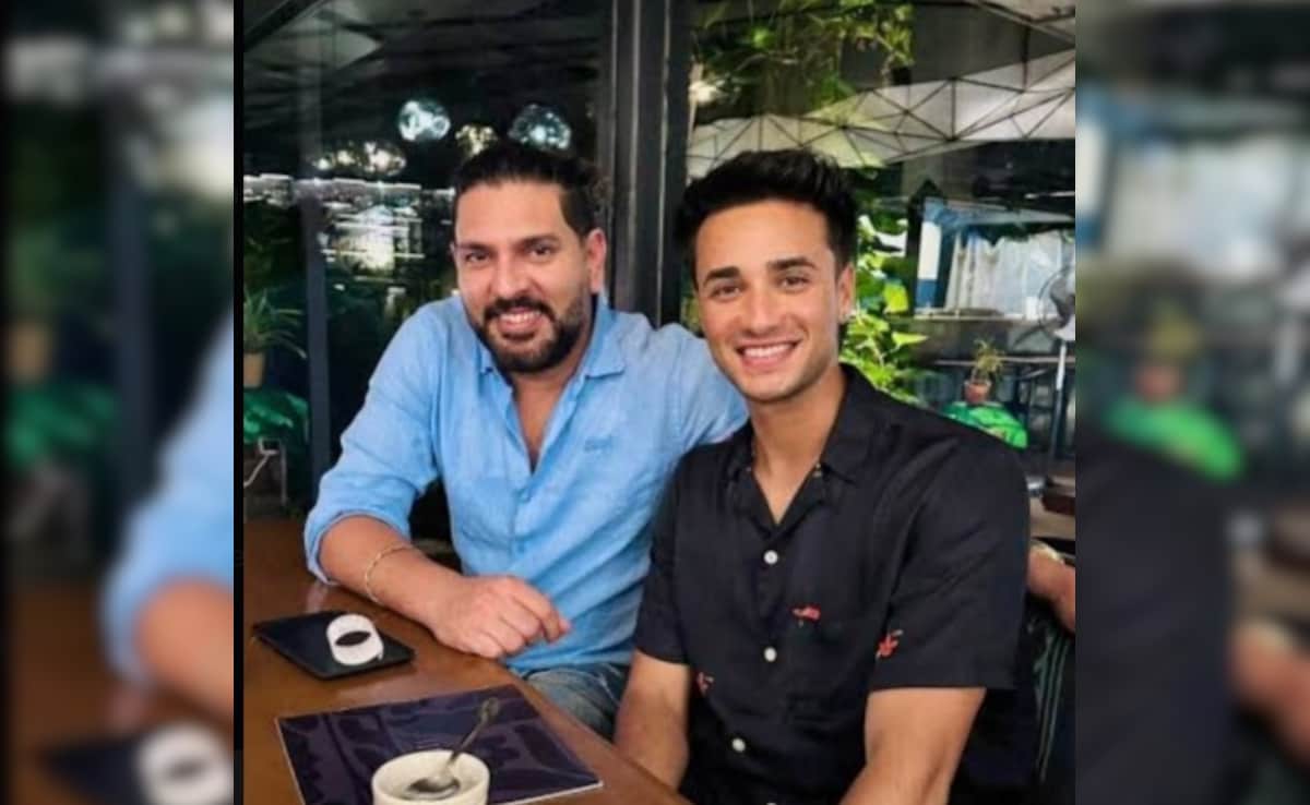 IND vs ZIM, T20 World Cup 2026: बल्ले को ही सारी बातें करने देते हैं, गुरु युवराज सिंह ने की अभिषेक शर्मा के पारी की जमकर तारीफ 