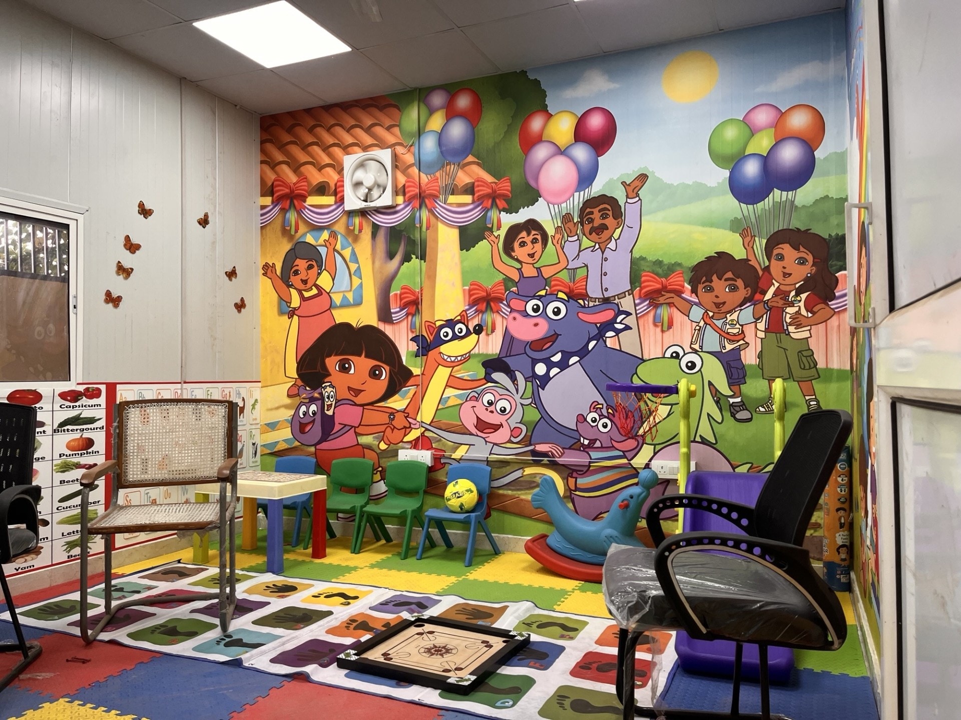 गाजीपुर पुलिस स्टेशन के अंदर बच्चों के लिए केयर रूम.