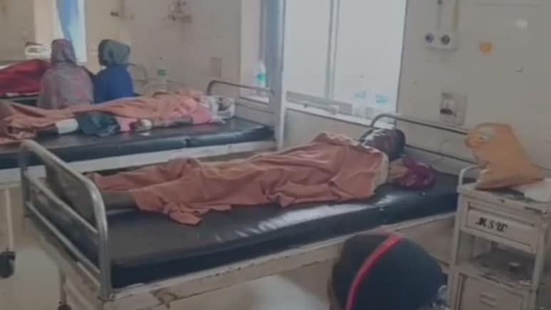 डूंगरपुर में भीषण सड़क हादसा, विजवा माता के दर्शन कर लौट रही सवारियों से भरी पिकअप पलटी