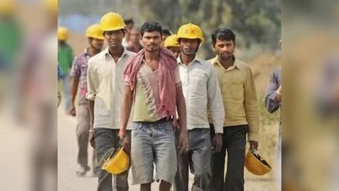 2020 में मिल चुकी थी लेबर कोड को संसद की मंजूरी, फिर लागू होने में क्यों लगा पांच साल, पढ़ें हर एक बात