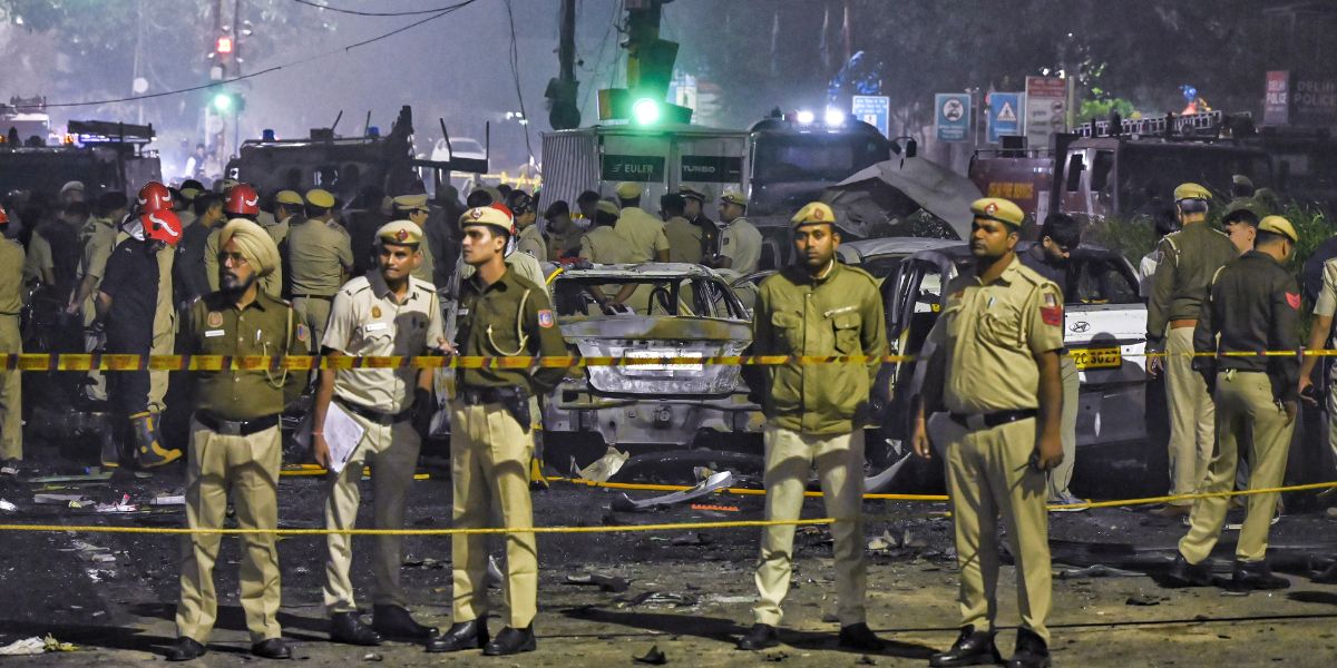 3 घंटे तक कार में बैठा रहा उमर, फिर हड़बड़ी में भागा, क्या था मकसद, क्यों बदली प्लानिंग? पढ़ें- Inside Story