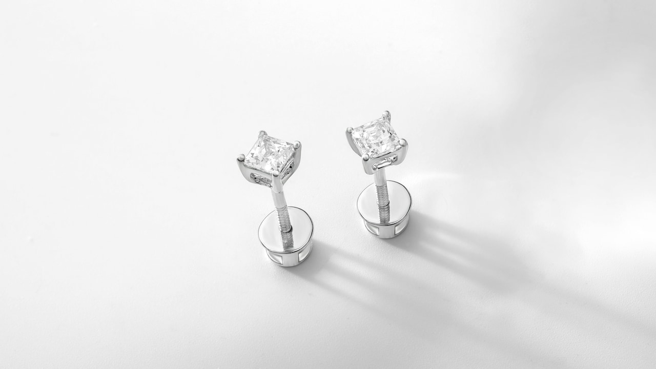 Studs vs Hoops: Which Style Makes You Look More Youthful?