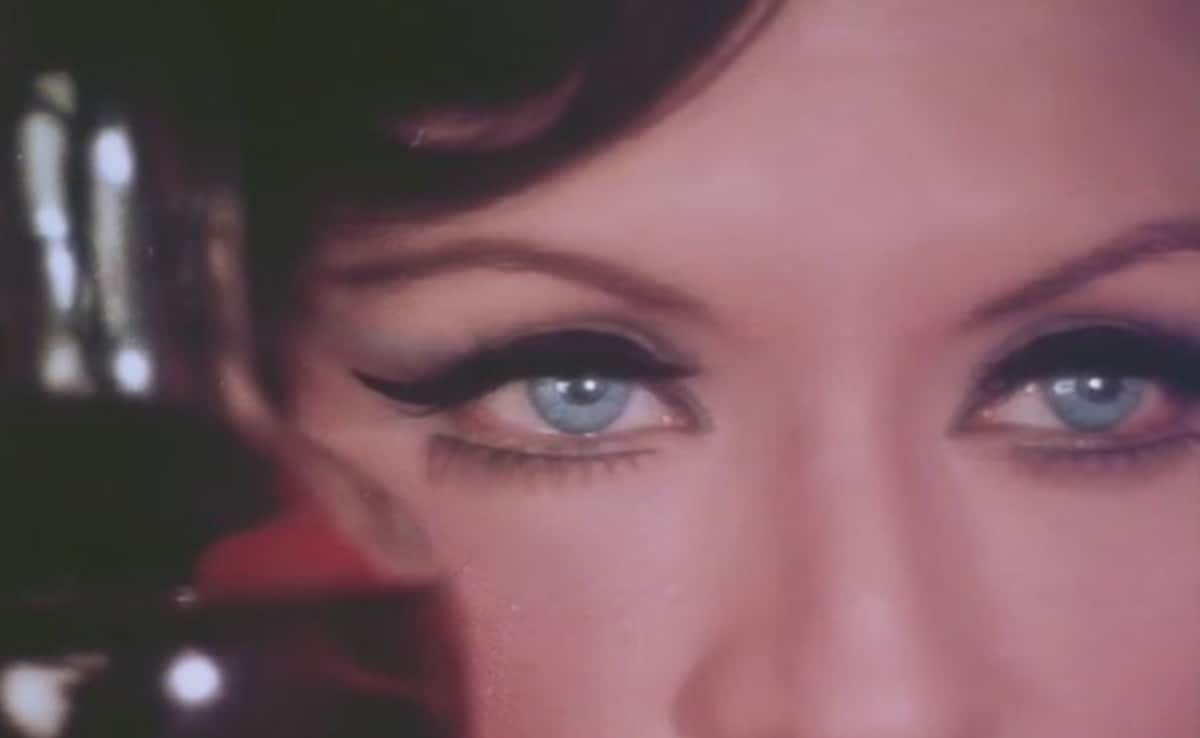 मौत, भूख और संघर्ष को दी मात, जंग से बचकर भारत पहुंची ये लड़की बनी बॉलीवुड की पहली 'ग्लैमर क्वीन'