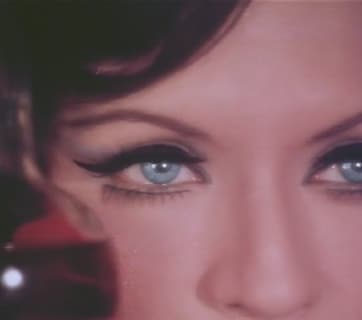 मौत, भूख और संघर्ष को दी मात, जंग से बचकर भारत पहुंची ये लड़की बनी बॉलीवुड की पहली 'ग्लैमर क्वीन'