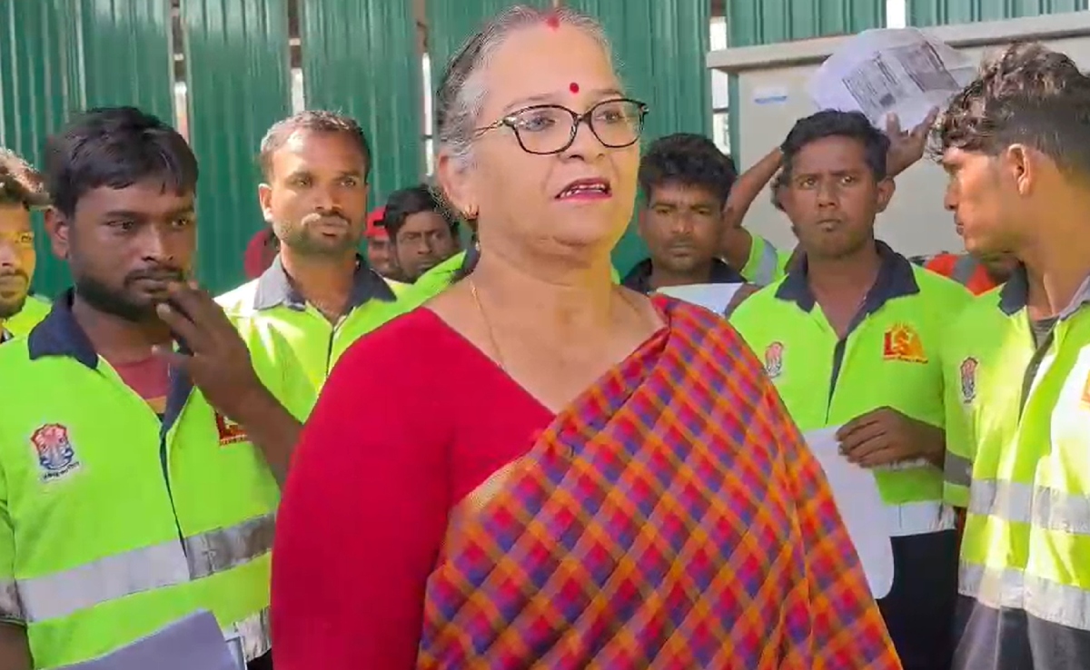 लखनऊ की मेयर ने जांचे आउटसोर्सिंग से आए सफाईकर्मियों के कागजात, बांग्लादेशी और रोहिंग्या होने का शक जताया