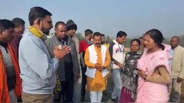 मंत्री लक्ष्मी राजवाड़े का फूटा जोरदार गुस्सा, PWD के SDO को घटिया सड़क निर्माण पर लगाई फटकार &nbsp;