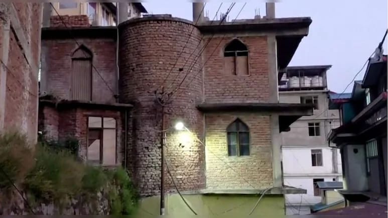 संजौली मस्जिद विवाद: मौलवी के मनाही के बावजूद नमाज अदा, हिंदू संगठनों ने दी चेतावनी