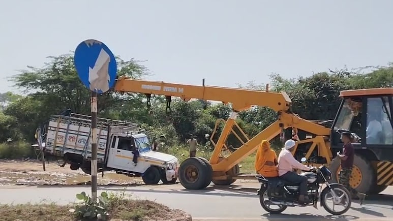 राजस्थान: हाईवे पर 3 बार पलटी 30 लोगों से भरी पिकअप, 4 की हालत नाजुक; बेटी को ससुराल से लाने जा रहे थे सभी